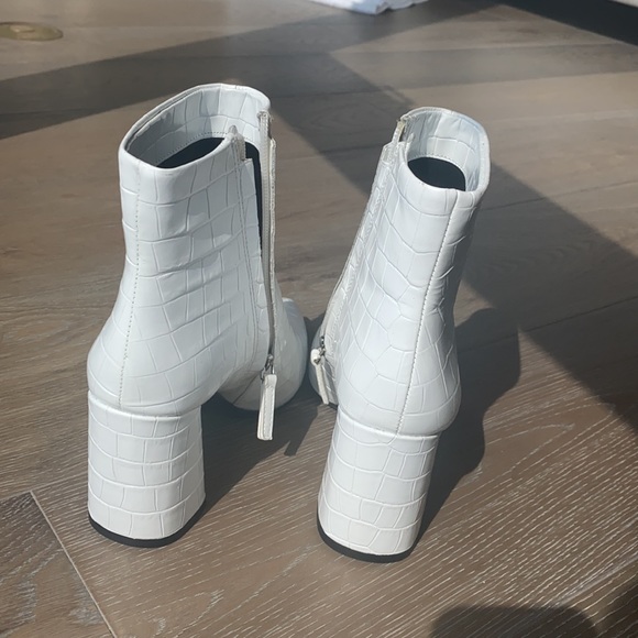 Alice + Olivia white patent leather boots - Picture 4 of 8